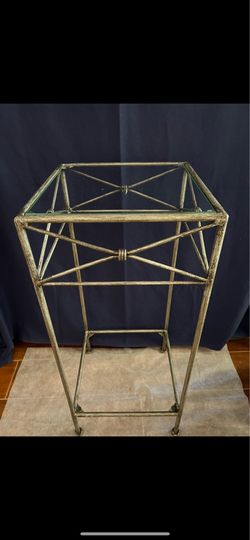 Metal Plant Stand With Glass Top 28” Tall