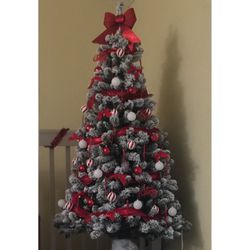 Tree And Ornaments 6 Feet