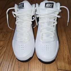 NIKE AIR VISI PRO...BLA K/WHITE..Mens Size 9