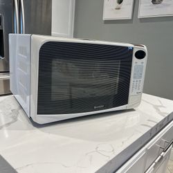 Microwave Sharp  Great Condition 