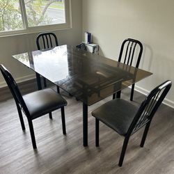 Dining Table : Glass Top