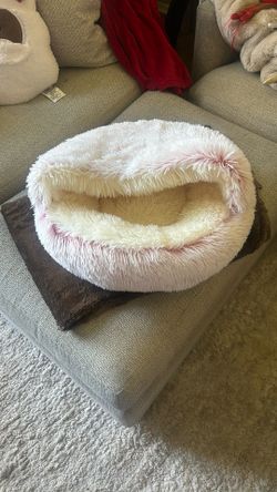 Brand New Fluffy Dog Cocoon Bed