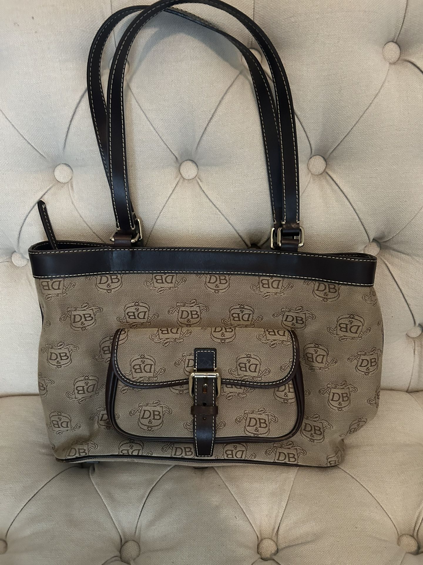 DOONEY & BOURKE HANDBAG.