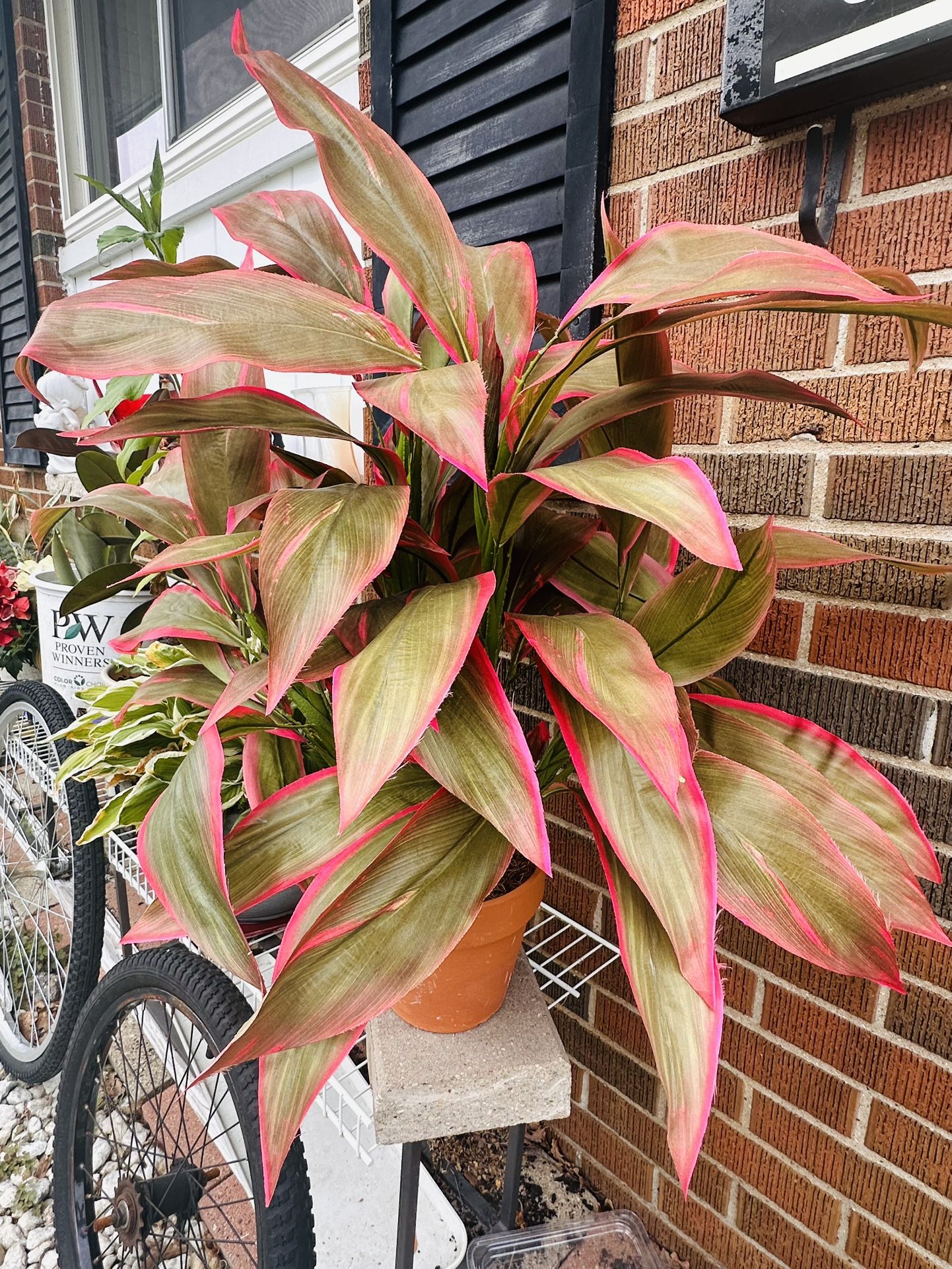 Realistic artificial plants
