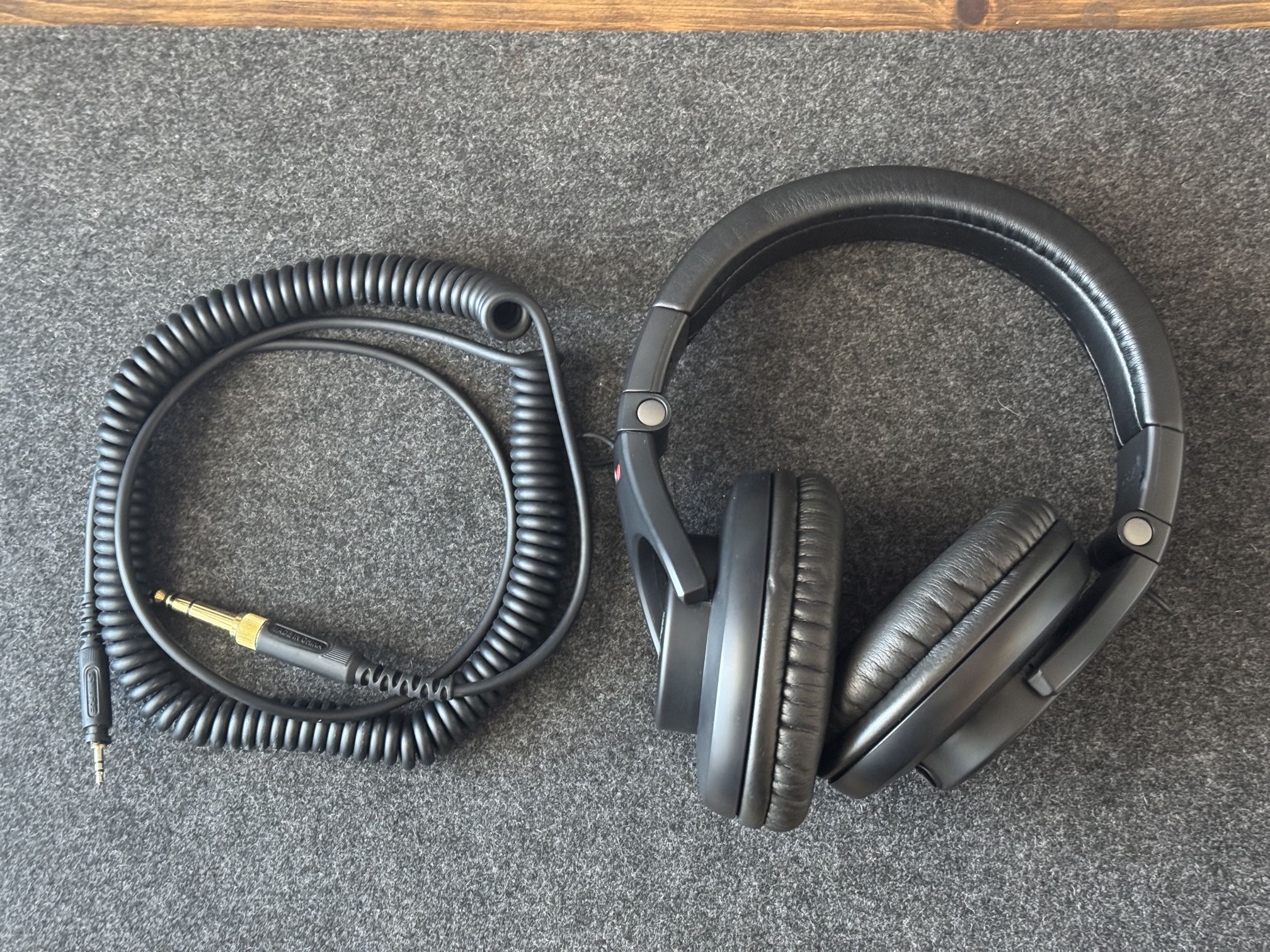 Shure SRH440 Headphones