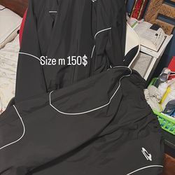 Men’s windbreaker size m thracks academy