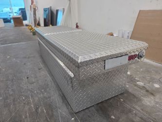 Truck tool box