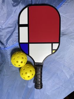 Pickleball paddle