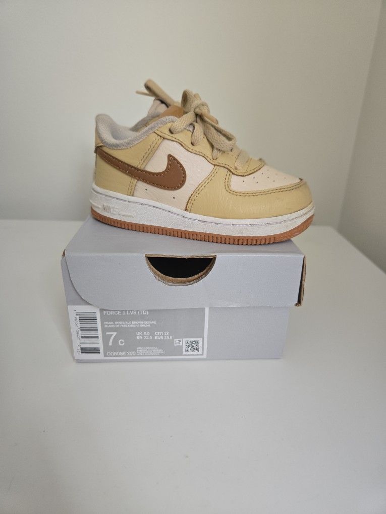 Toddler NIKE SIZE 7