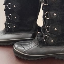 KHOMBU BRAND   Snow Boots $30