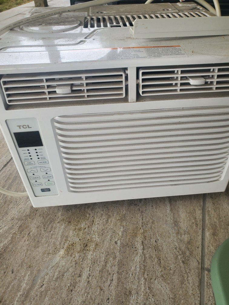 Wall Air Conditioners 