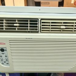 Sunbeam Air Conditioner • 10,000 BTU 