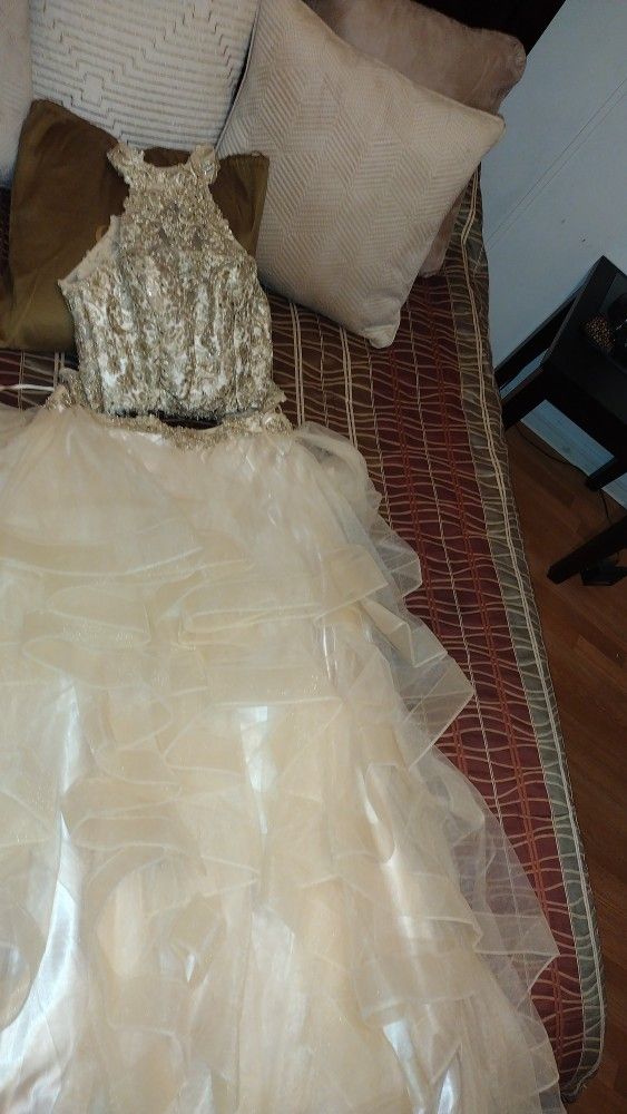 Gorgeous Prom Dress  (Gold)