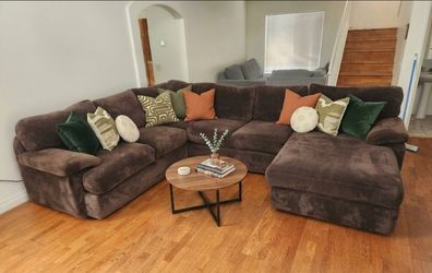 Beautiful Ashley Furniture Oversized Sectional!