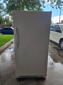 Fridgaire commercial freezer