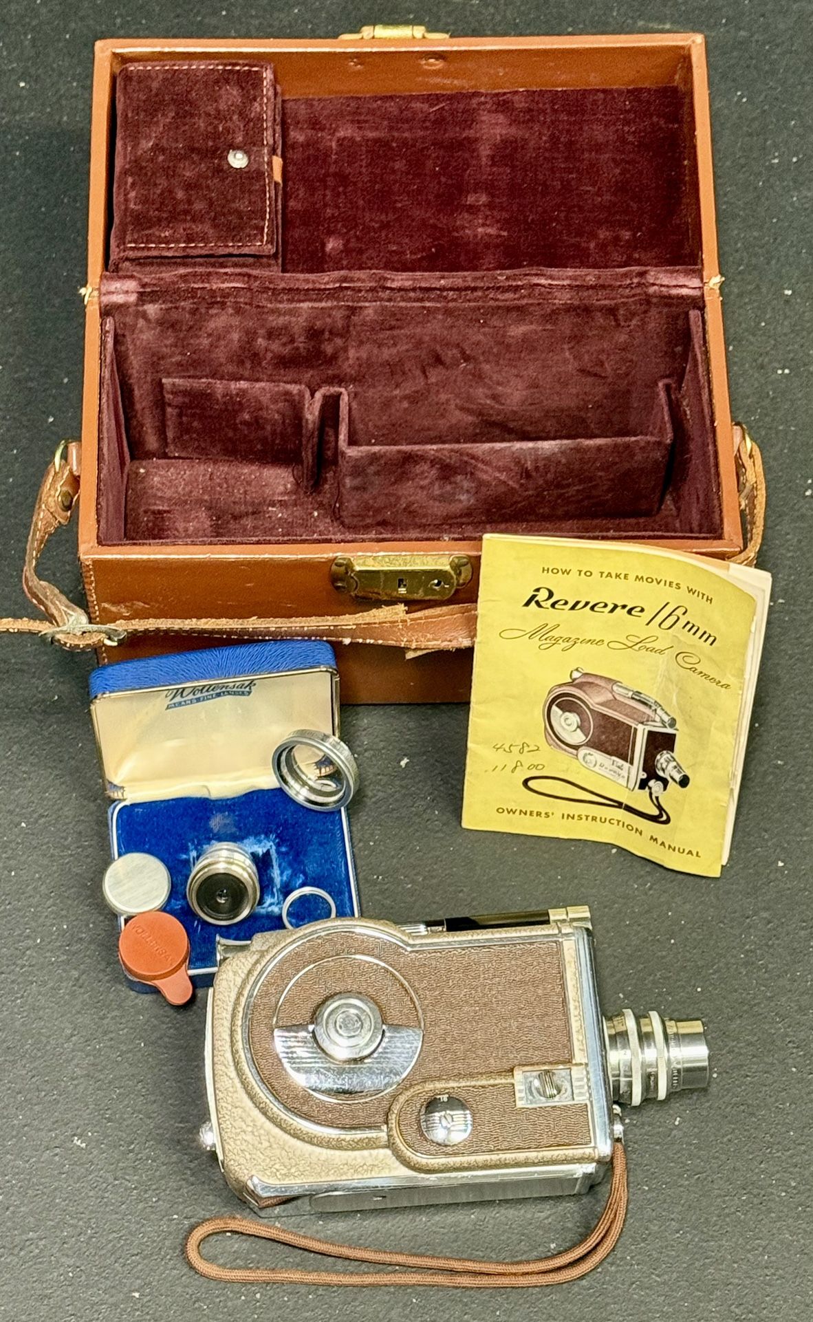 Revere 16mm Magazine Load Camera With Case