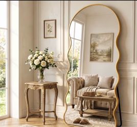 Wavy fully length mirror
