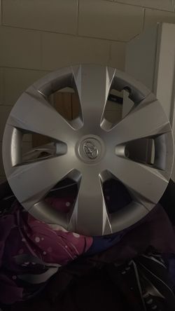 4 Toyota Hubcaps 16”