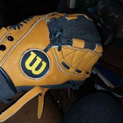 Wilson PRO 450 Fastpitch Softball Glove  11" Righ-handed Throw 