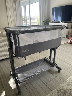 Baby adjustable bassinet bedside sleeper