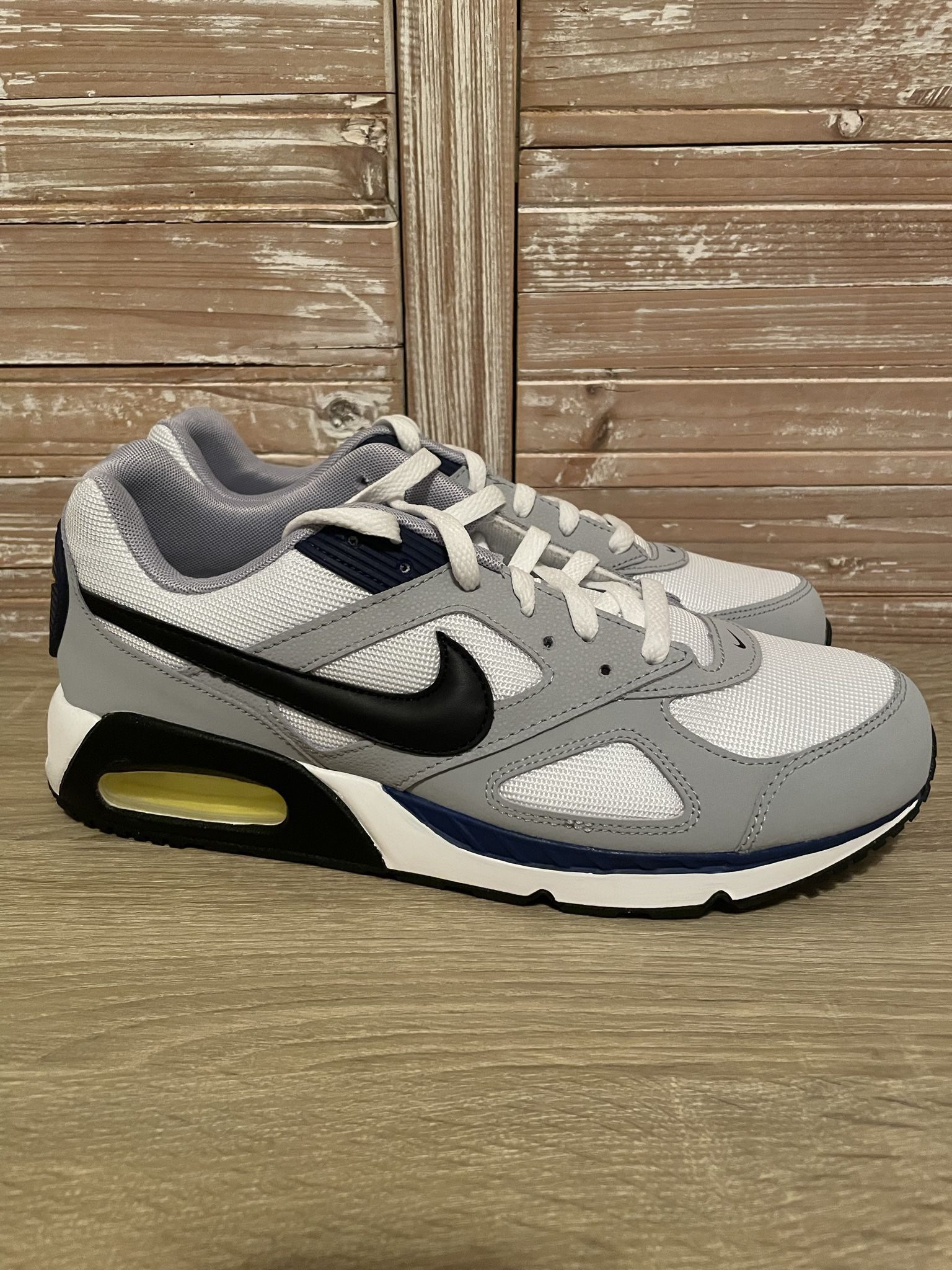 New! Rare!! NIKE AIR MAX IVO Men's 10 Sneakers 580518 102 Grey