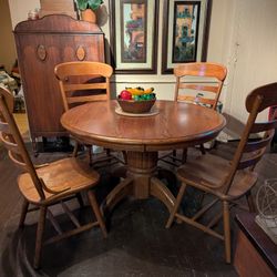 Diningroom Table And Chairs 
