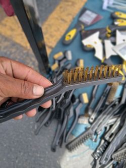 Cleaning brush