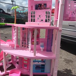 Barbie Dreamhouse Pool Party Dollhouse