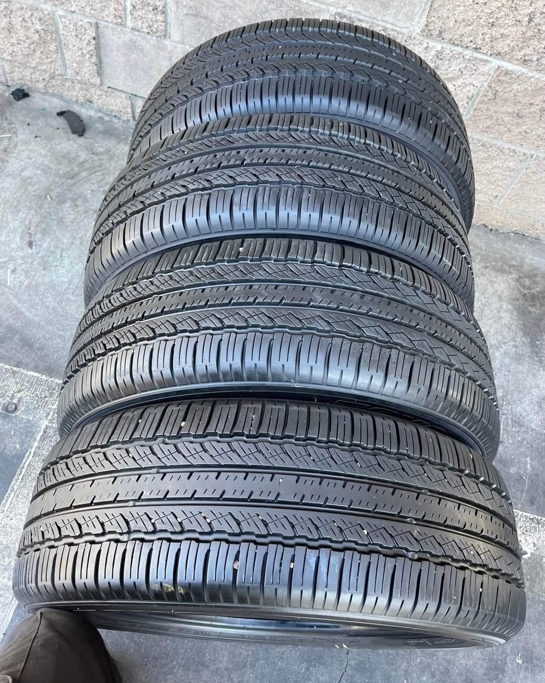 225 55 19 Vendo Un Seth De Llantas De La Marca Toyo 