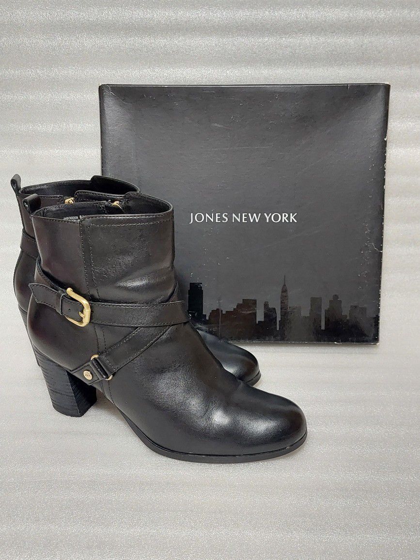 Women's boots. Size 8.5 Black leather. Block heels 