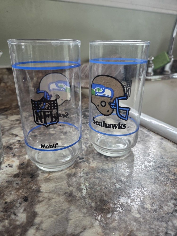 VTG 80's Seattle Seahawks Mobil Clear Glass Tumblers