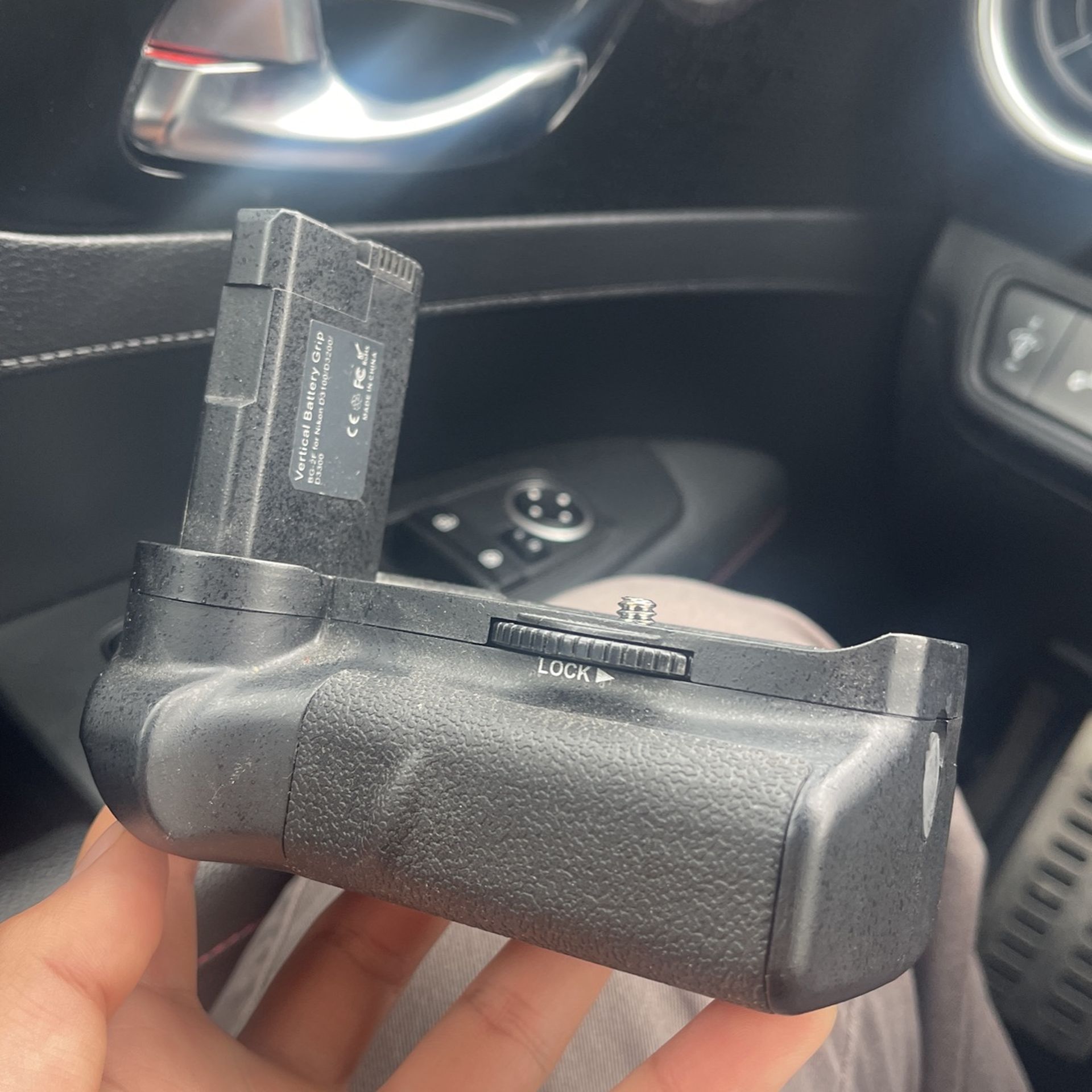 Battery grip for Nikon D3200-D3500