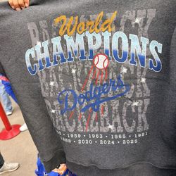 LOS ANGELES DODGERS BACK TO BACK CHAMPIONS HOODIE STADIUM GIVEAWAY 03/30 Size M