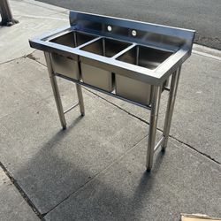 Brand new stainless steel three basket utility sink for 120