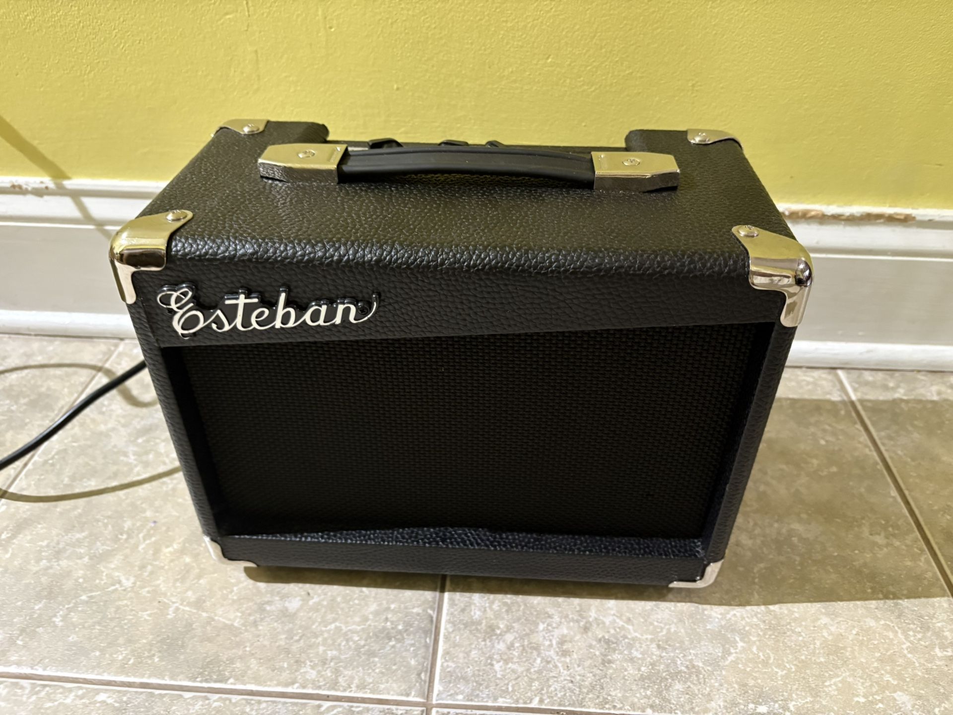 Guitar Amplifier In GOOD Condition!