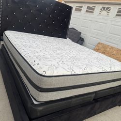 Beutiful Cal King Bed With Good Mattress Set