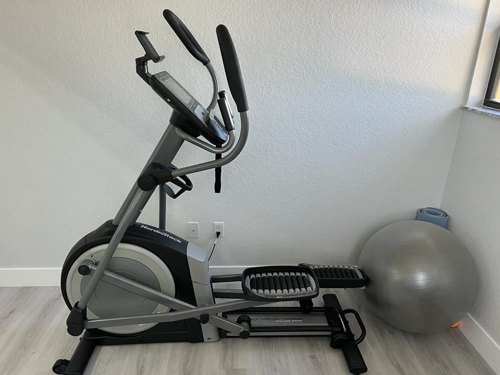 NordicTrack 14.9 Elliptical with ifit membership