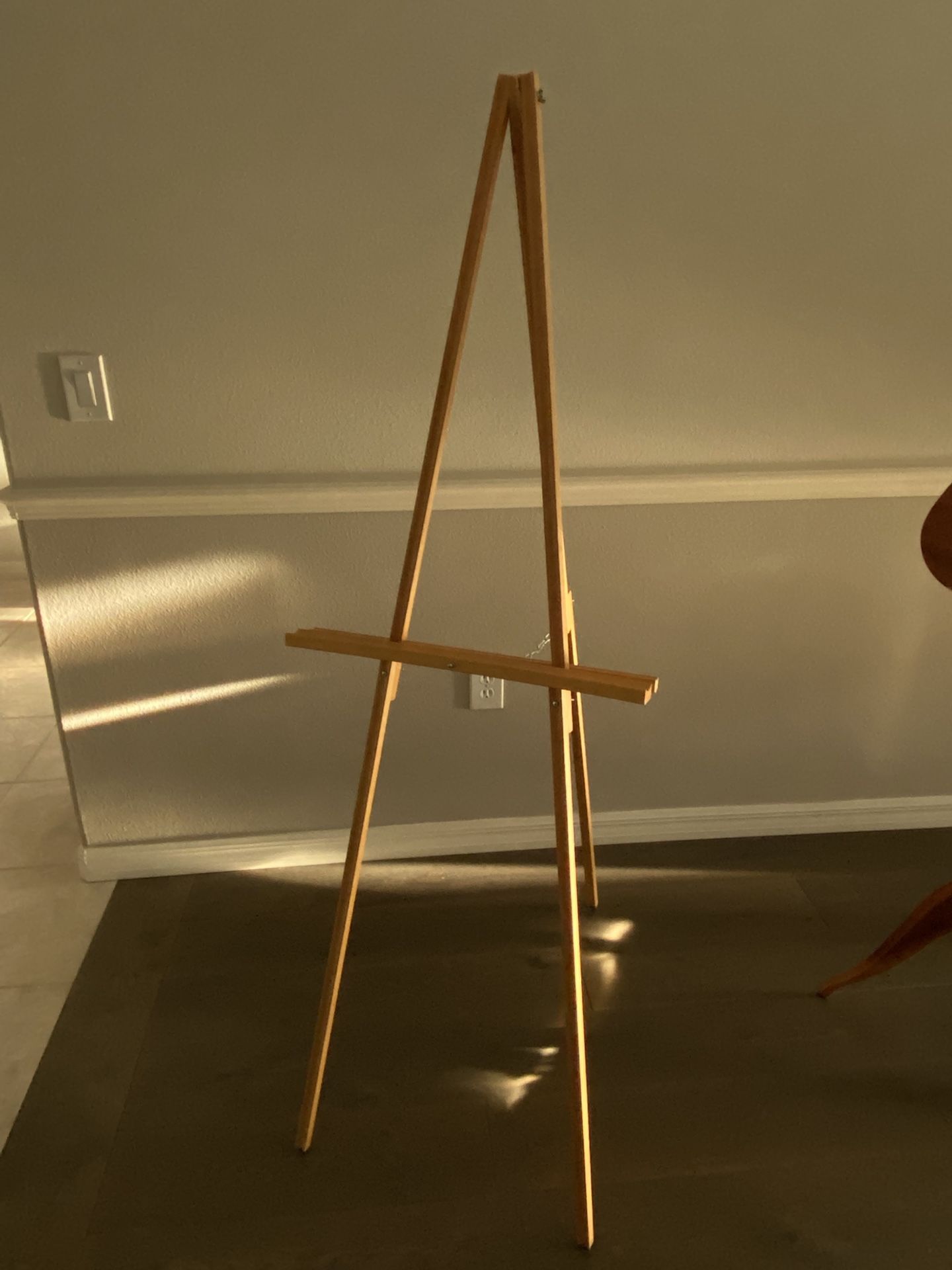 🎨 Wooden Tripod Easel – Sturdy & Lightweight – Great for Art, Events, Displays!