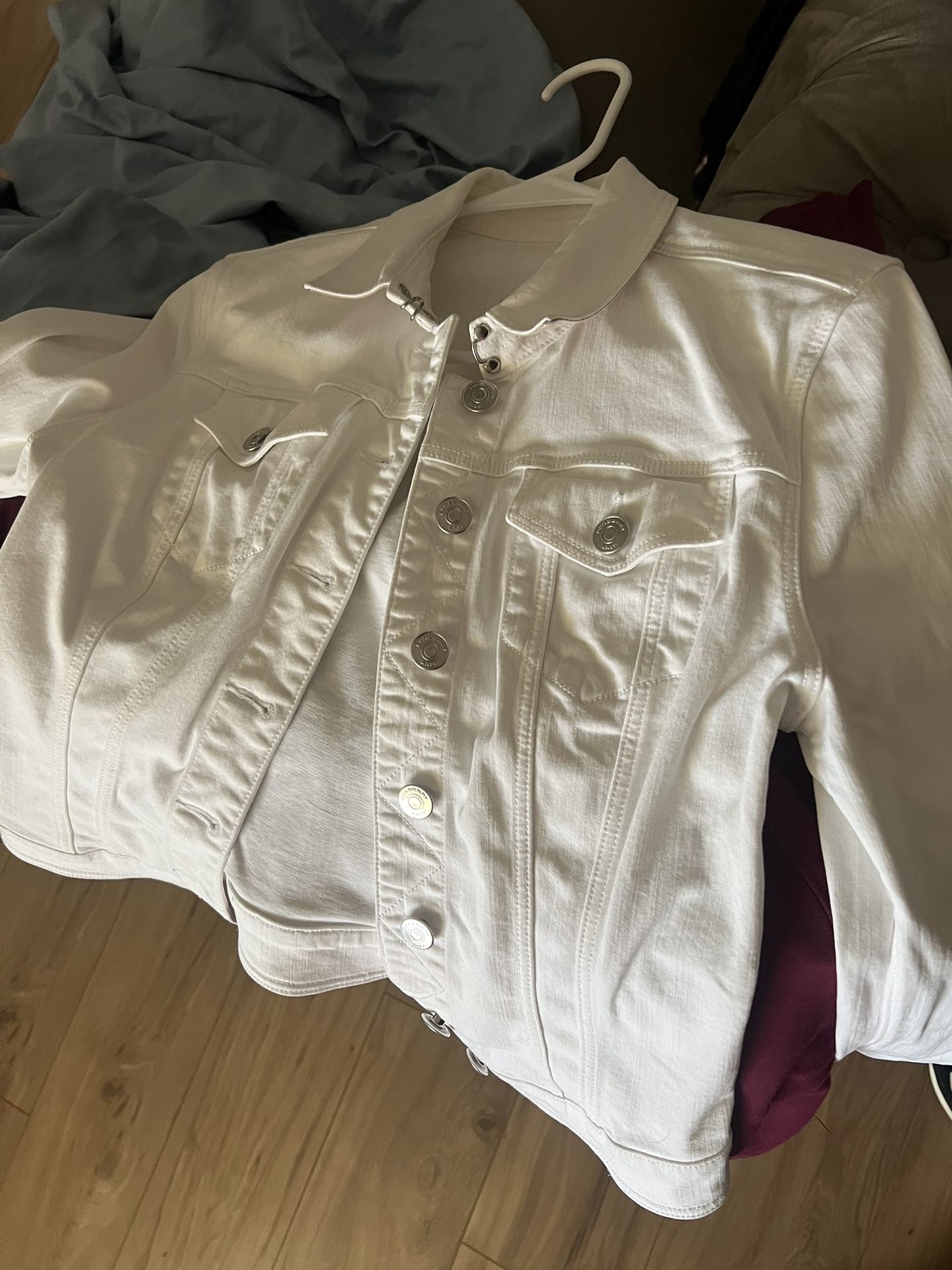 Authentic Burberry Woman Jean White Jacket Size Medium 