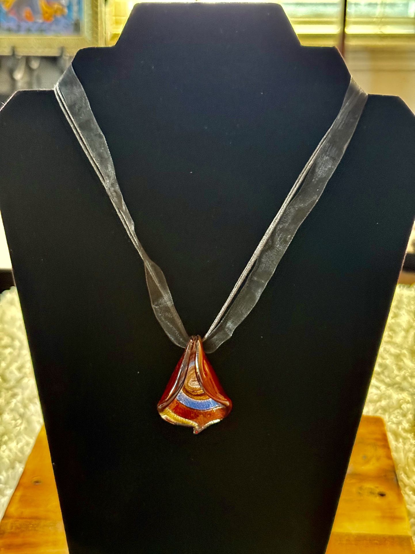 New adjustable Murano glass Necklace. Very beautiful for summer night out!