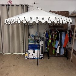 🌴 NEW Elegant 9’ Market Patio Umbrella – Auto Tilt – White & Black ☀️