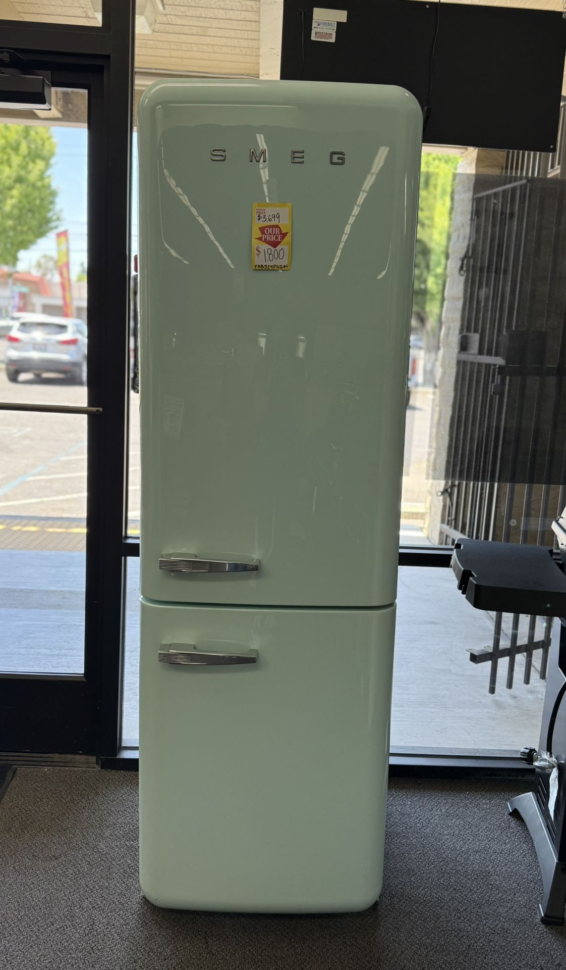Smeg 50’s Retro Style Aesthetic 11.6 Cu. Ft. Bottom Freezer Refrigerator