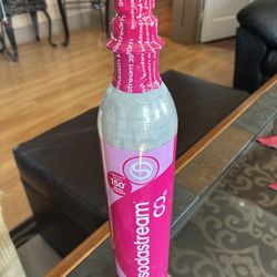 Soda stream CO2 , PINK  , brand new , sealed $ 20