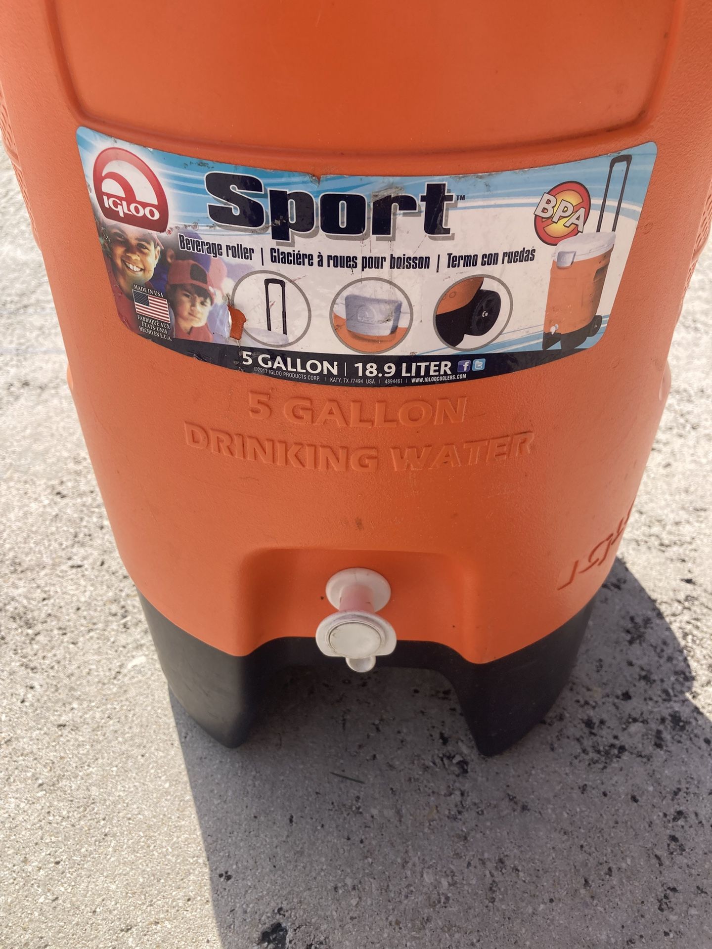 Igloo 5 Gal Drink Cooler On Wheels