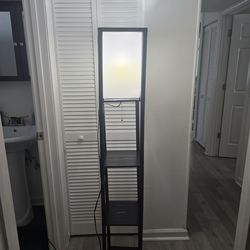 Brightech Maxwell - Modern Shelf Floor Lamp with Lamp Shade & Warm White LED Bulb, Corner Display Floor Lamp with Shelves for Living Room, Bedroom, Ni