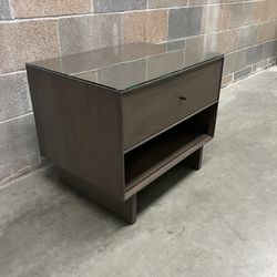 BEAUTIFUL Mid Century Modern Nightstand!