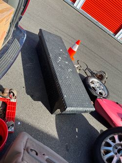 Truck tool box