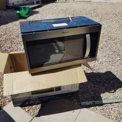 Whirlpool Microwave (Above Stove)