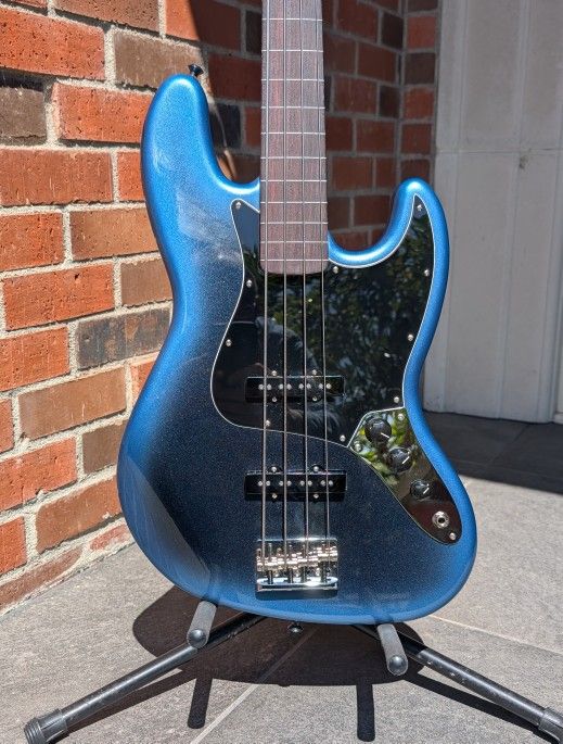 Fender American Professional II Fretless Jazz Bass Guitar