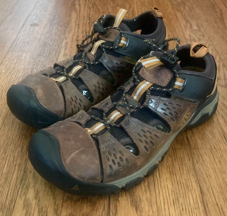 KEEN HIKING SHOES